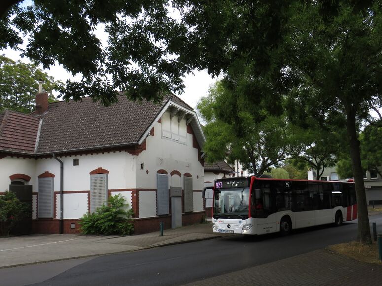 Bestand:Lijn 927 Duisburg.jpg