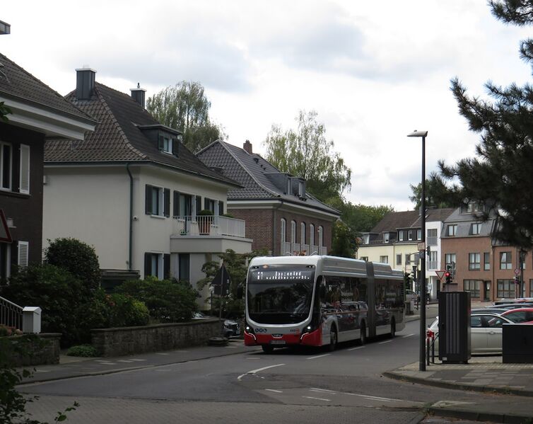 Bestand:Lijn 141 Köln.jpg