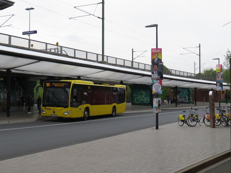 Bestand:Lijn 180 Essen.jpg