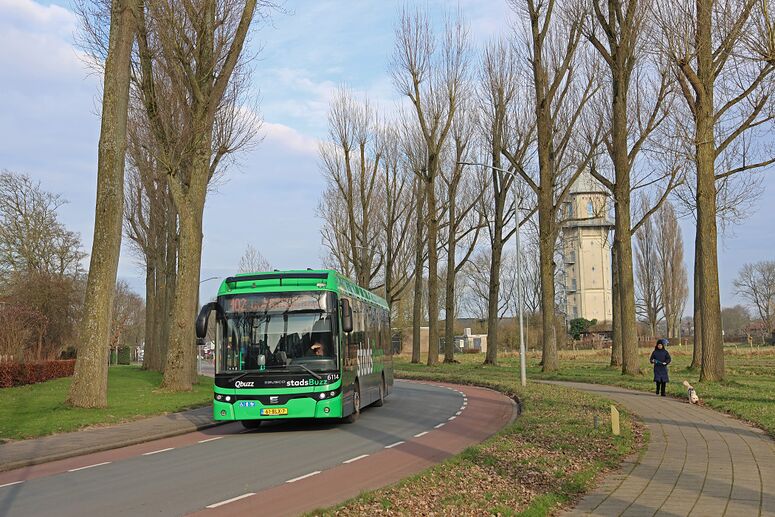 Bestand:0553 Qbuzz6114 Dordrecht-DubbelsteynlaanOost.jpg