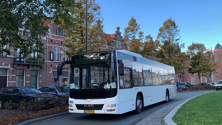 Bestand:StadsbusVanDriel75BPV4.jpg