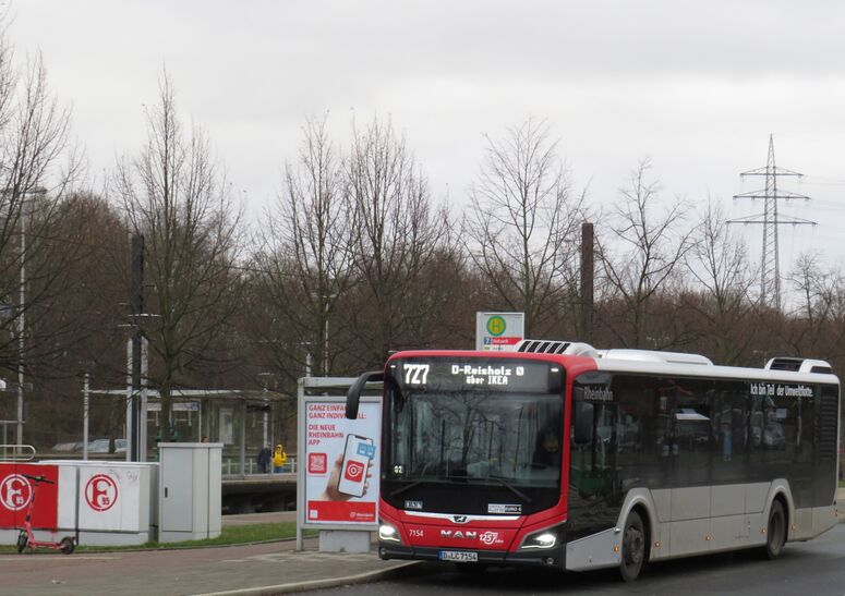 Bestand:Lijn 727 Düsseldorf.jpg