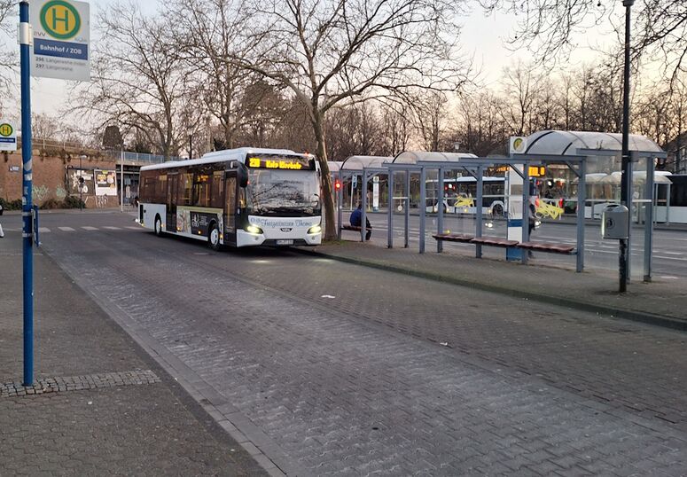 Bestand:Lijn 230 Düren.jpg