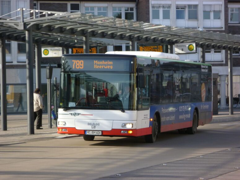 Bestand:Lijn 789 Monheim.jpg