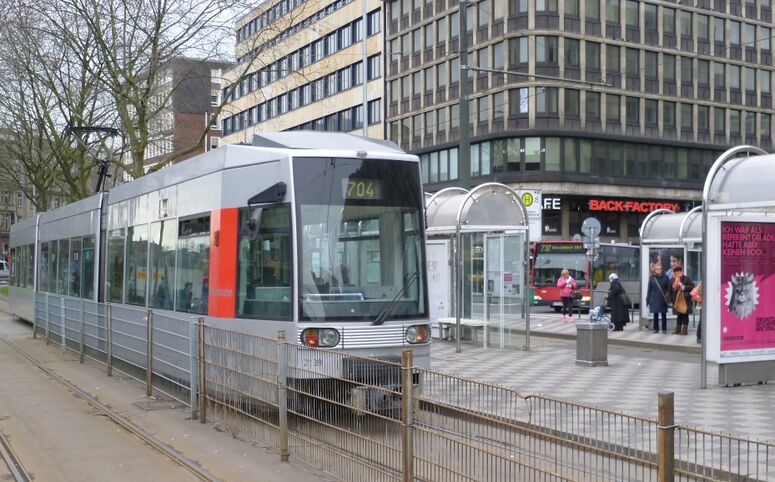 Bestand:Lijn 704 Düsseldorf.jpg