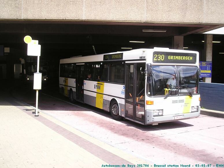 Bestand:Autobussen de Reys 301706b 03-08-07.JPG