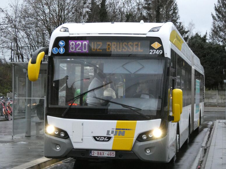 Bestand:Lijn 820 UZ Brussel (Vilvoorde Station) GELEDE VDL.jpeg