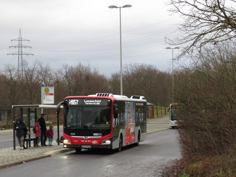 Bestand:Lijn SB57 Düsseldorf.jpg