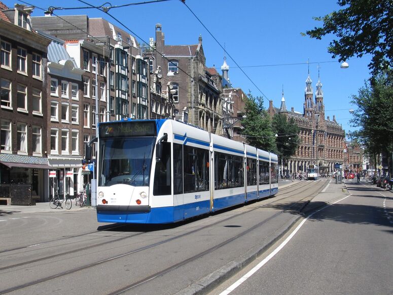 Bestand:Lijn 2 Amsterdam Nieuwezijds Voorburgwal.JPG