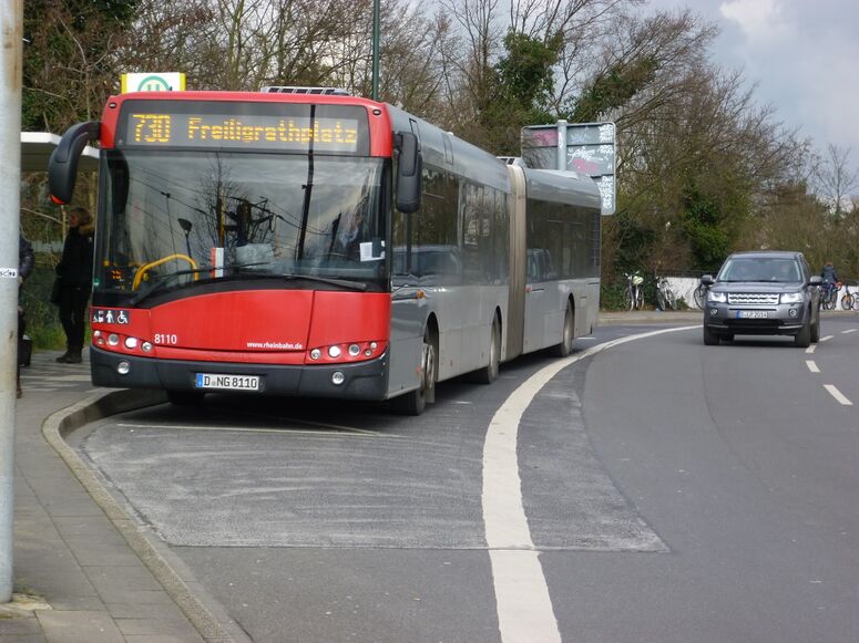 Bestand:Lijn 730 Düsseldorf.jpg