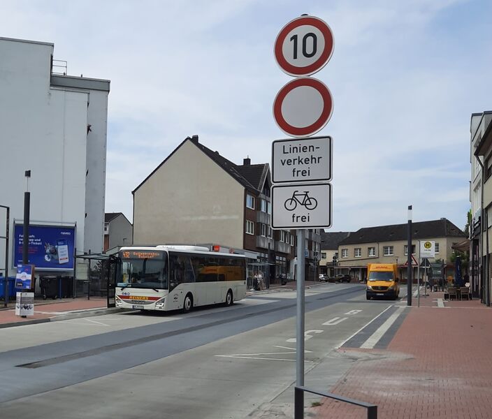Bestand:Lijn 432 Baesweiler.jpg
