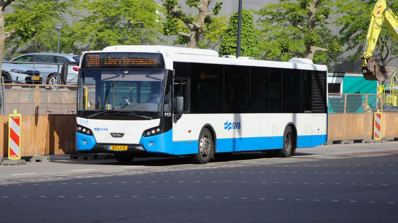 Bestand:GVB VDL Citea 1121 lijn 360, 2025.jpeg