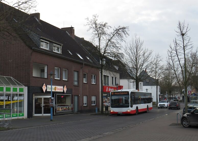 Bestand:Lijn 81 Voerde.jpg