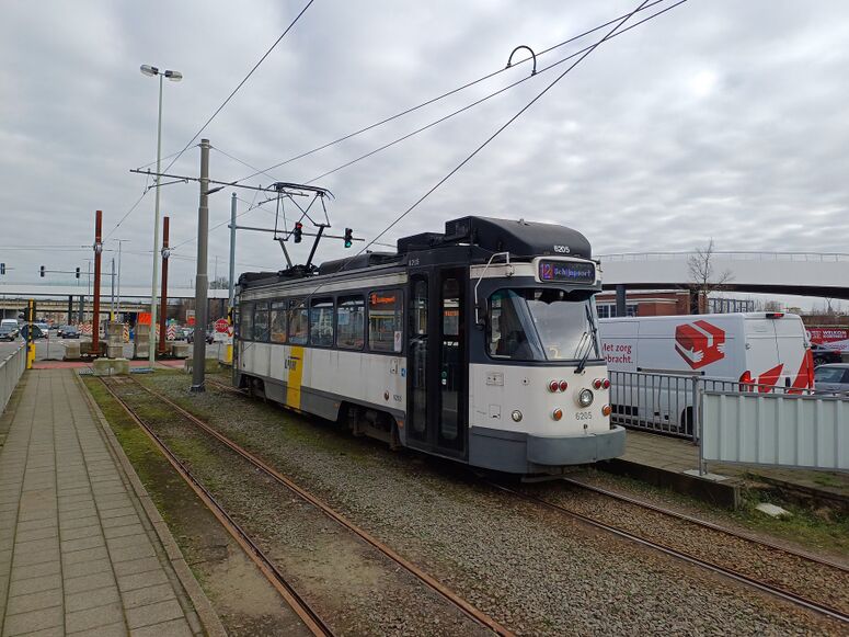 Bestand:Lijn 12 Schijnpoort.jpg