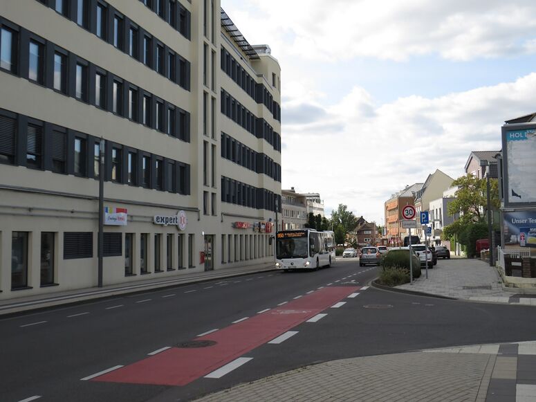 Bestand:Lijn 950 Bergheim.jpg