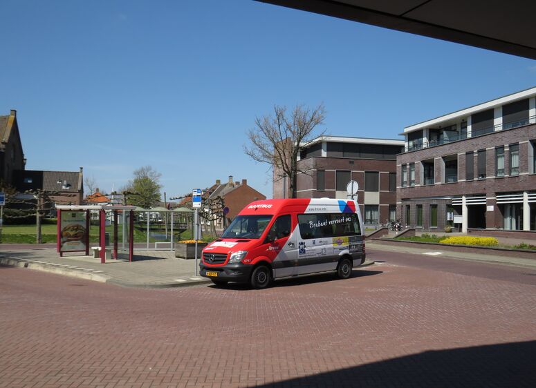 Bestand:Lijn 200 Fijnaart.jpg