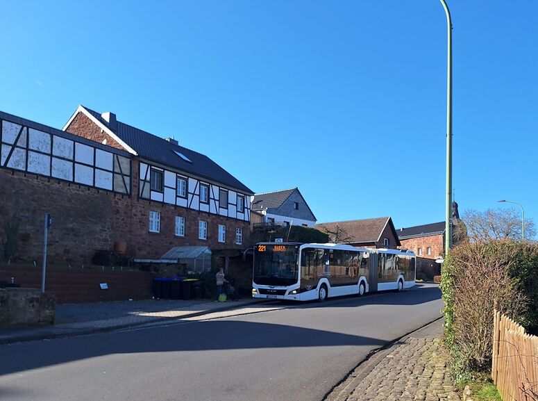 Bestand:Lijn 221 Nideggen.jpg