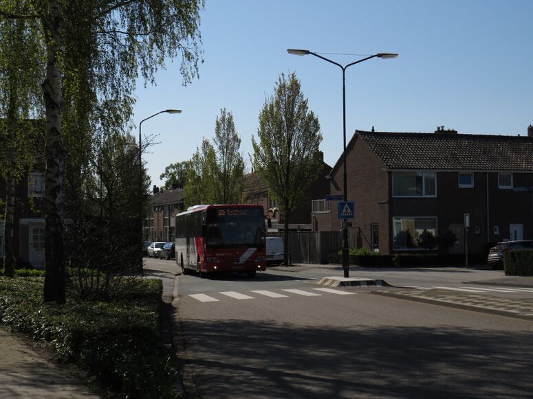 Bestand:Lijn 400 Raamsdonksveer.jpg