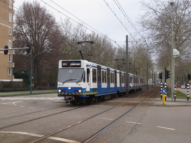 Bestand:GVB Lijn 51 Buitenveldertselaan S1-2.JPG