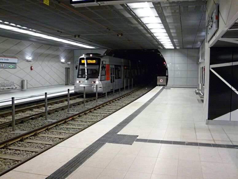 Bestand:Lijn U83 Düsseldorf.jpg