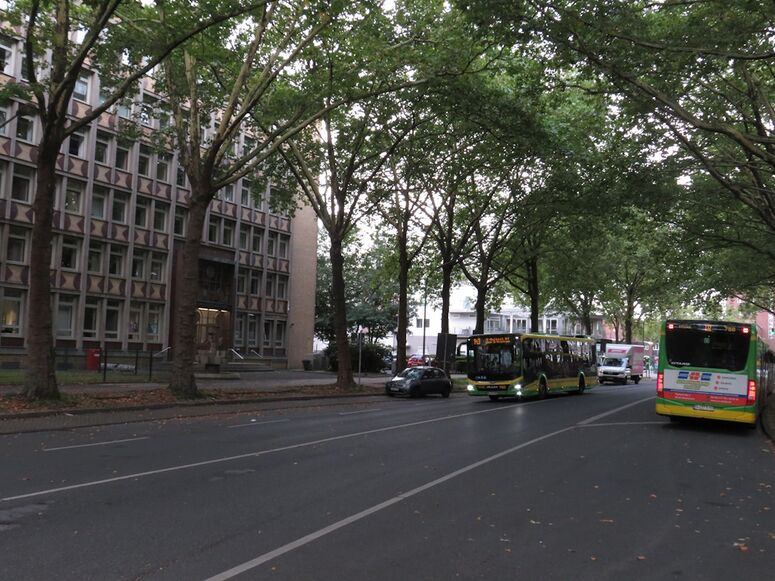 Bestand:Lijn 143 Oberhausen 2.jpg