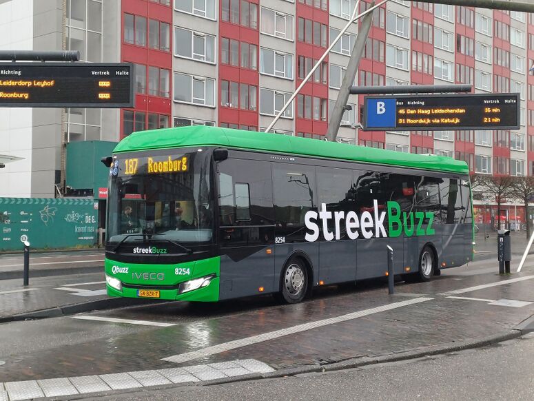 Bestand:Qbuzz 8254 Lijn 187 Leiden Centraal.jpg