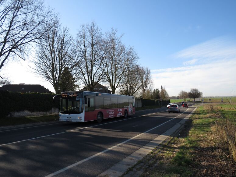 Bestand:Lijn SB70 Titz.jpg