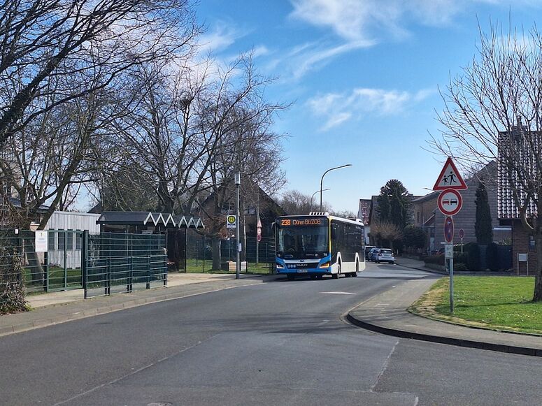 Bestand:Lijn 238 Niederzier.jpg