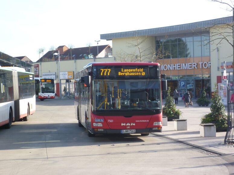 Bestand:Lijn 777 Monheim.jpg