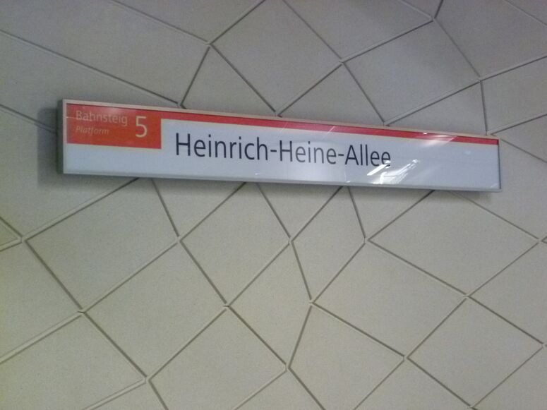 Bestand:Station Heinrich Heine Allee.jpg
