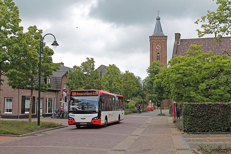 Bestand:6392 Syntus1875 Scherpenzeel-Dorpsstraat.jpg