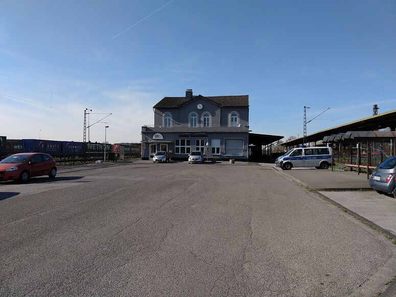 Bestand:Bahnhof-kaldenkirchen-bushalte.jpg