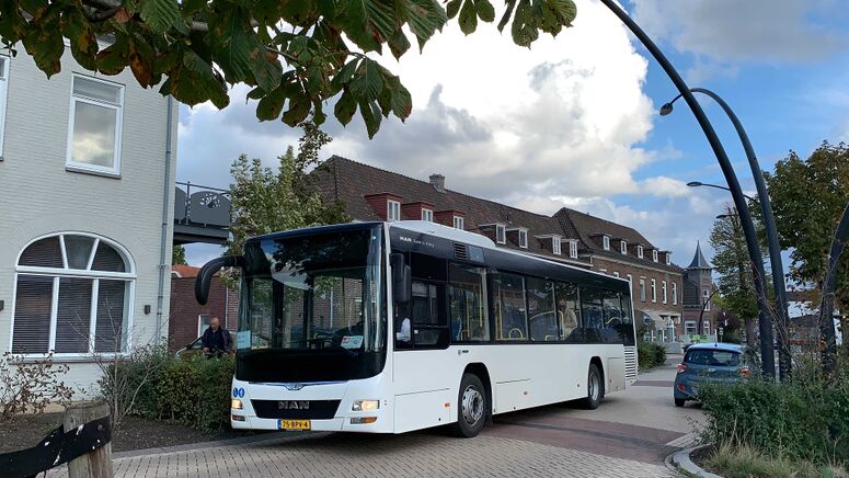 Bestand:StadsbusVanDriel75BPV4II.jpg
