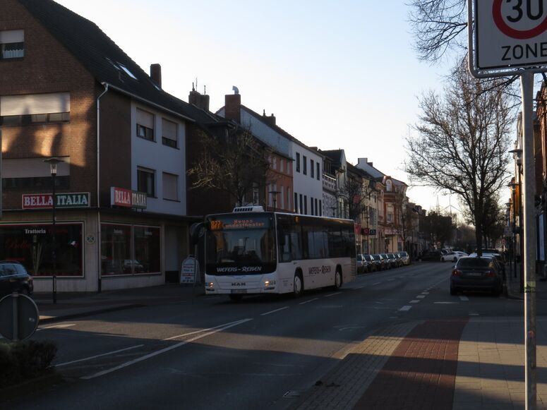 Bestand:Lijn 877 Grevenbroich.jpg
