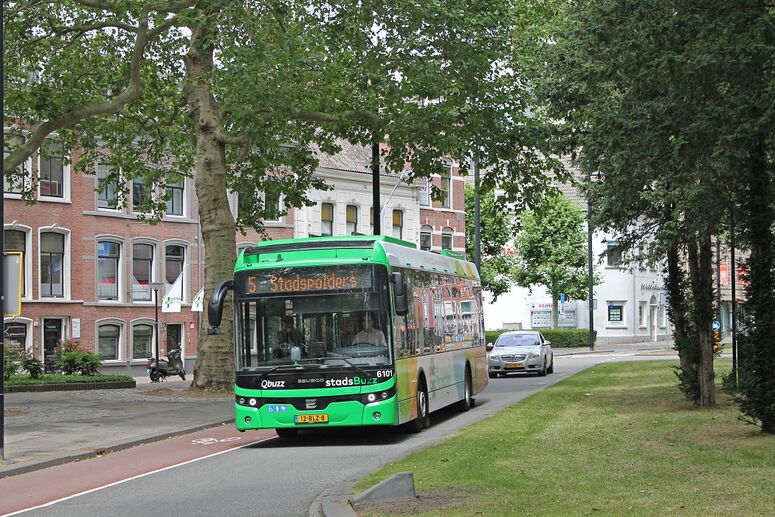 Bestand:5744 Qbuzz6101 Dordrecht-JohandeWittstraat.jpg